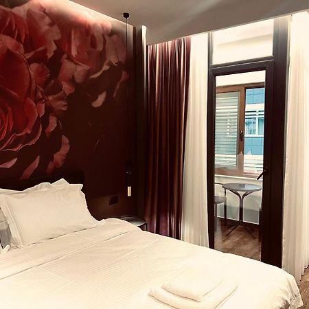 Deluxe Rooms ติรานา ภายนอก รูปภาพ