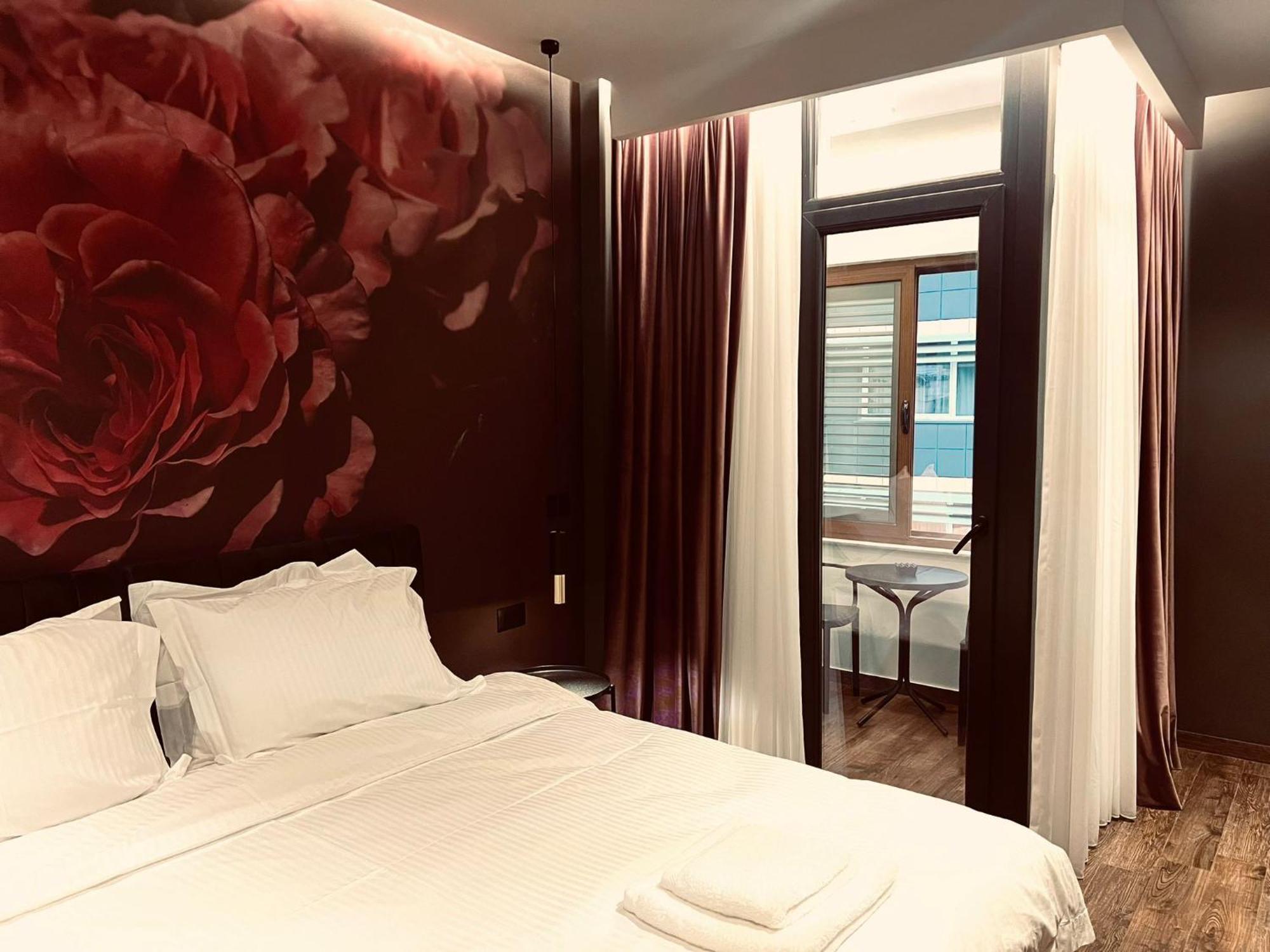 Deluxe Rooms ติรานา ภายนอก รูปภาพ