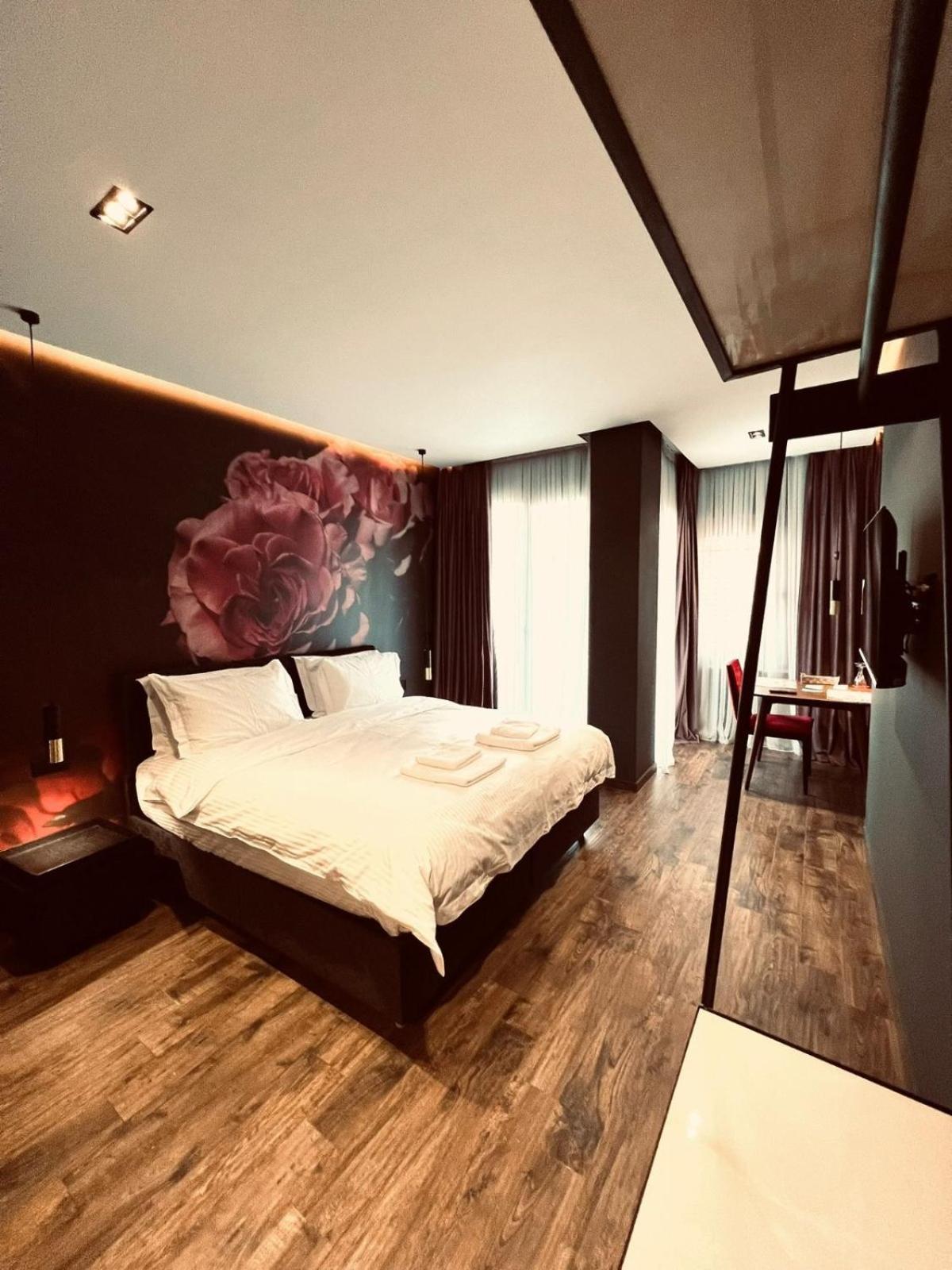 Deluxe Rooms ติรานา ภายนอก รูปภาพ