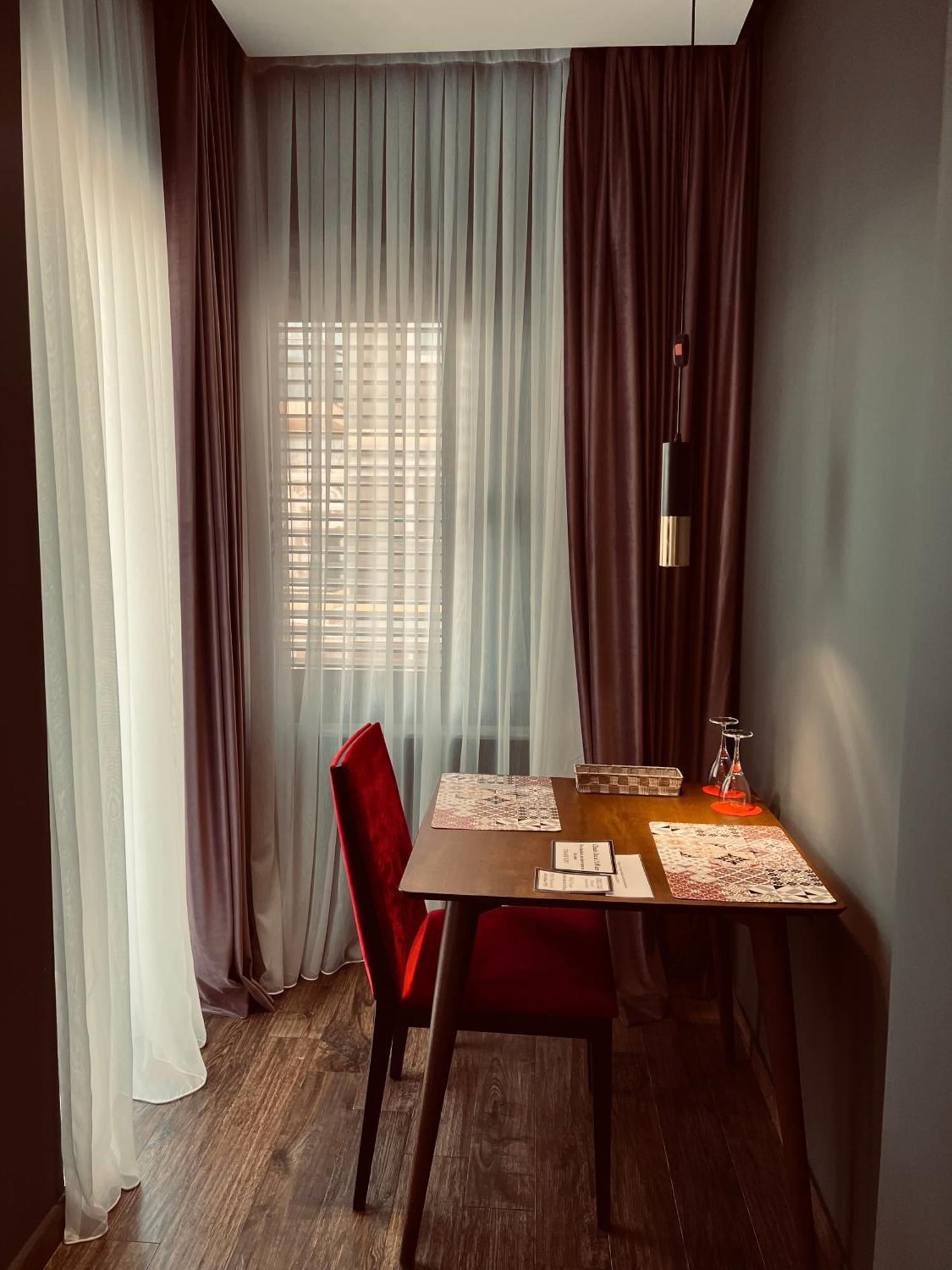 Deluxe Rooms ติรานา ภายนอก รูปภาพ